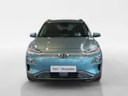 Hyundai Kona EV Fashion 64 kWh | 100% SOH | Warmtepomp | Navigatie | Apple Carplay & Android Auto | Adaptive cruise control | Climate control | Head-up display | Parkeersensoren achter |