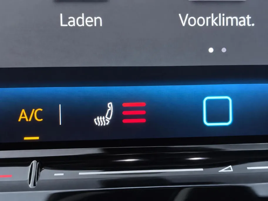 Volkswagen Golf 1.5 eHybrid 204pk DSG Life Edition · Camera · Keyless · Apple/Android Car Play · Stoelverwarming · Apple/Android Car Play · Garantie t/m 17-05-2030 of 100.000km