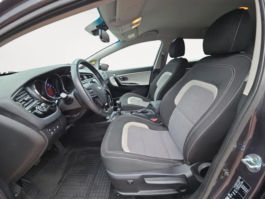 Kia cee'd 1.6 GDI DynamicLine | 1e Eigenaar | Dealeronderhouden | Camera | Navigatie | Cruise Control | 12 Maanden BOVAG Garantie |