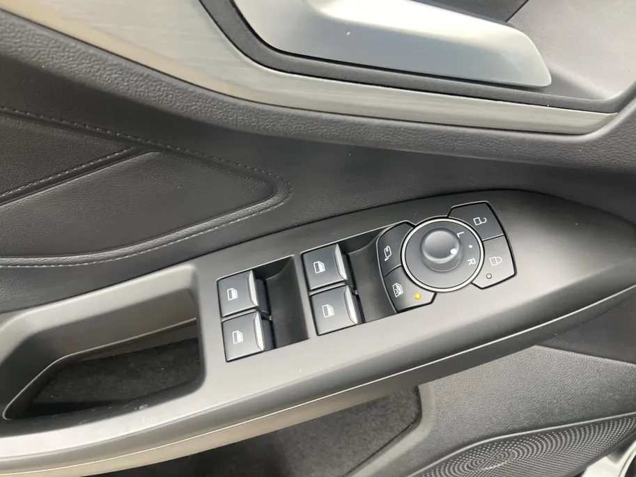 Ford Focus 1.0 EcoBoost Hybrid 125 pk Titanium SYNC 4 Navigatie - Apple Carplay/ Android Auto- Winter Pack - 16inch Lichtmetalen velgen