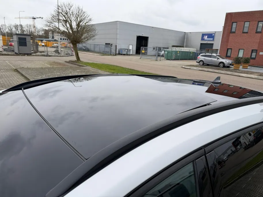 Ford Focus Wagon 1.0 EcoBoost Hybrid ST Line X | 155 pk | Automaat | Adapt. cruise control | BLIS | Pano dak | Parkeersensoren voor en achter | Achteruitrijcamera | 17' lichtmetalen velgen | Privacy glas | Fabrieksgarantie |
