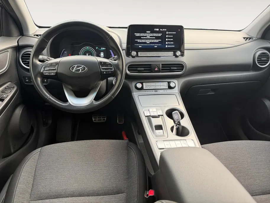 Hyundai Kona EV Fashion 64 kWh | Zeer nette auto | 97,6 % SOH | Navigatie | Head-up display | Achteruitrijcamera | Hoge zit |