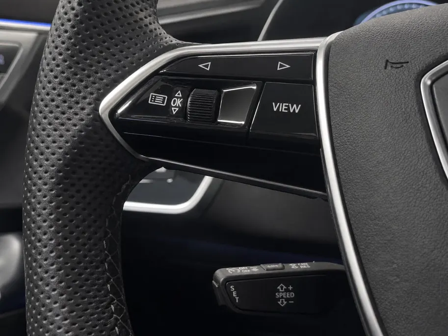 Audi A6 Avant 40 TFSI 204pk S edition Competition · Panoramadak · Apple/Android Car Play · Camera · Elek. stoelverstelling met memory · 19'' Velgen ·  Garantie t/m 15-07-2028 of 100.000km