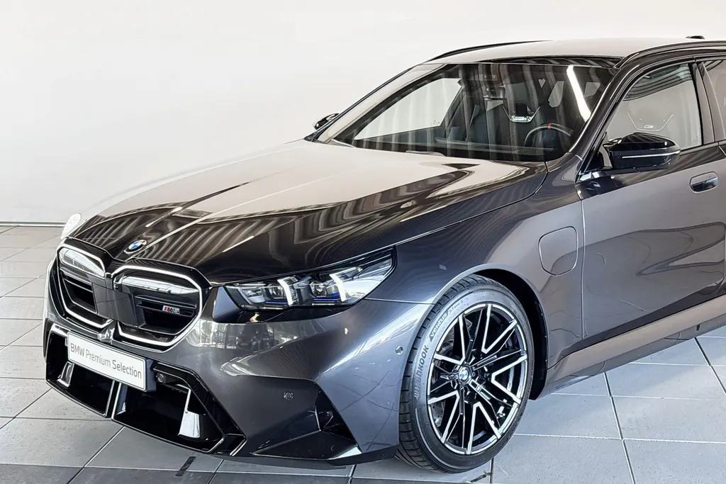BMW M5 Touring M Drive Professional