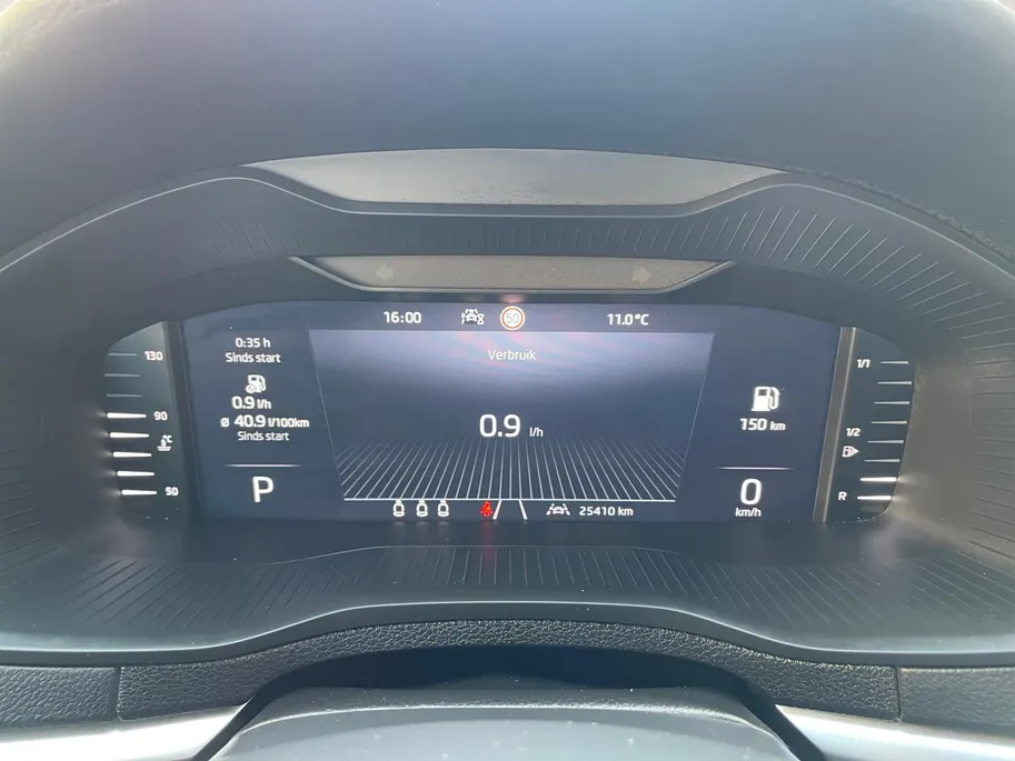 Škoda Karoq 1.5 TSI ACT Business Edition | Lichtmetalen velgen| Parkeer sensoren| Automaat| Camera| Cruise Control| Zeer ruime auto in super nette staat