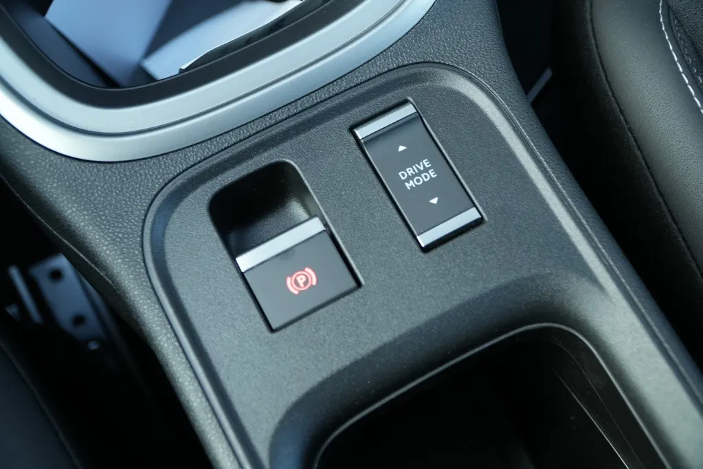 Jeep Avenger 1.2 e-Hybrid Summit | Navi | JBL | Camera | Winter | 18"