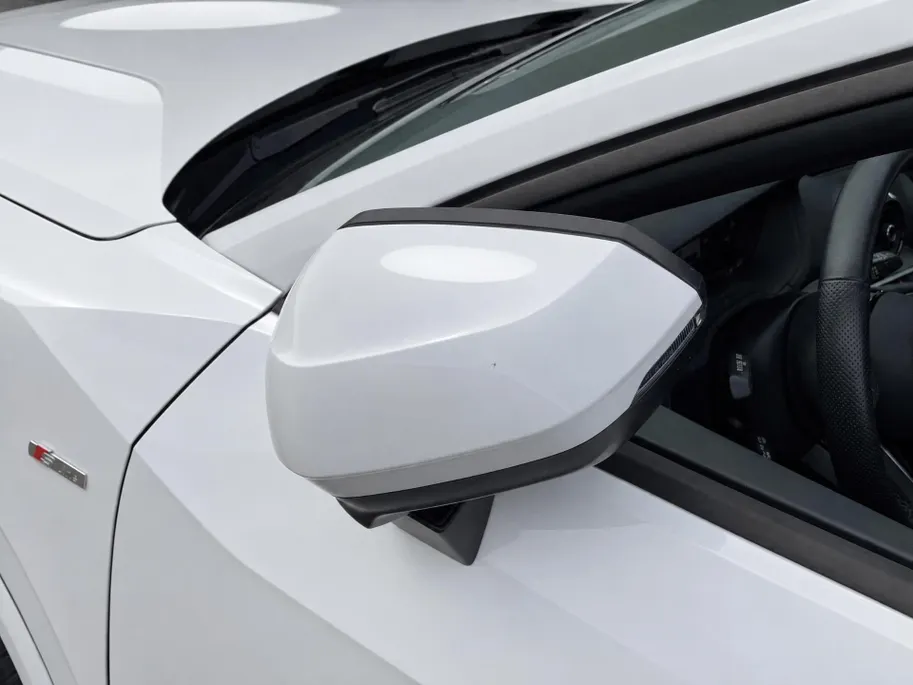 Audi Q2 35 TFSI/150PK S Line · Panoramadak · SONOS Audio ·  Camera · Apple/Android Car Play · Leder