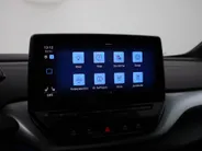 Volkswagen ID.4 Pro Business Advantage 77 kWh 204pk · SOH 95,8% · Inklap. Trekhaak · Warmtepomp · Stuur- & Stoelverwarming · 20'Velgen · ACC · Apple/Android Car Play ·