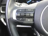 Kia Sportage 1.6 T-GDi Hybrid GT-Line | Stuur-/stoelverwarming | Elek. stoelverstelling + achterklep | Schuifdak | 18' LM | Cruise adapt. | Camera |