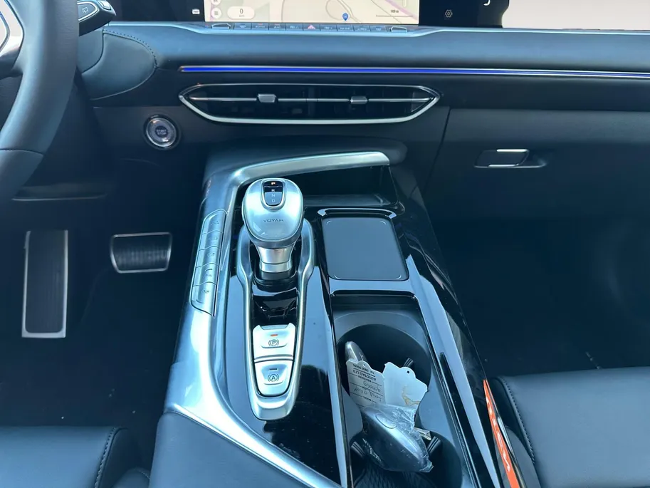 Voyah Free Flagship Edition 4WD 106 kWh |Full Option|500 km rijbereik|Luchtvering|Stoelkoeling, -verwarming en -massage|Uit voorraad leverbaar|Blackline exterieur & interieur|