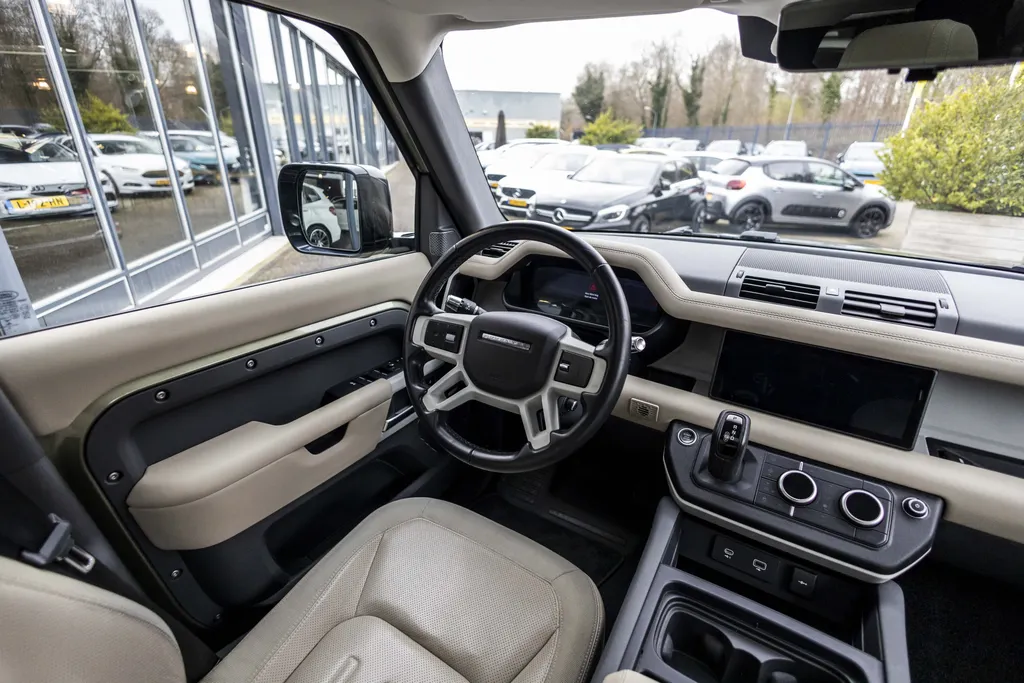 Land Rover Defender Hard Top 3.0 D250 110 MHEV SE EX.BTW