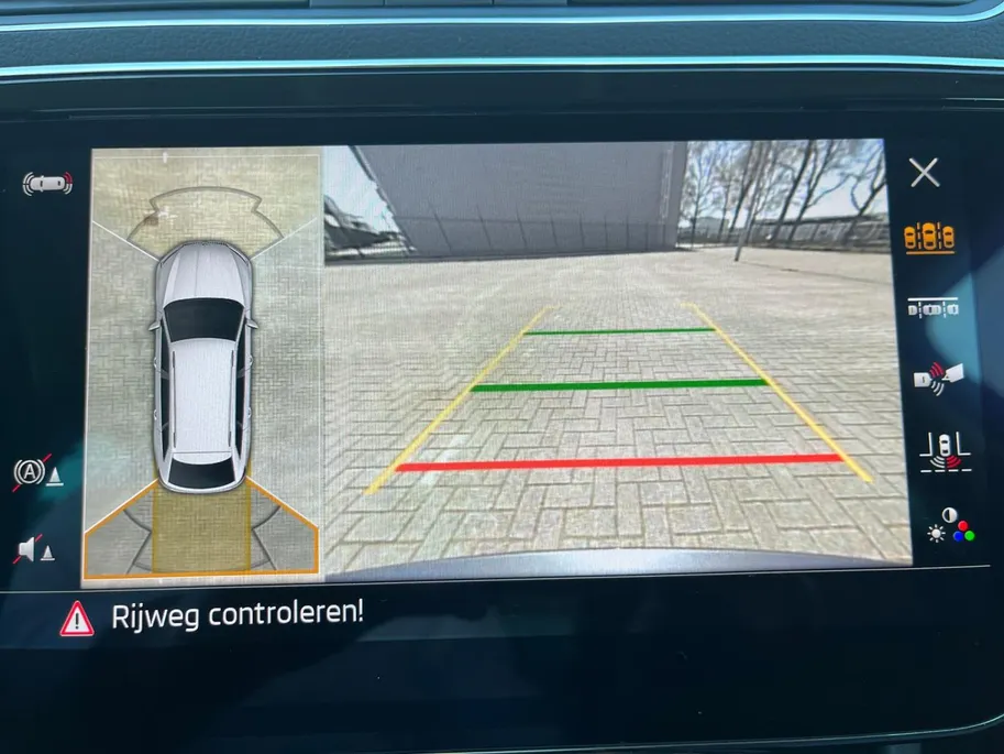Škoda Superb Combi 1.4 TSI iV Business Edition Plus | Uniek lage km-stand | 360 camera | Adaptieve Cruise Control | Stoel- en stuurverwarming