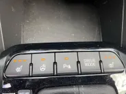 Kia Stonic 1.0 T-GDi MHEV GT-PlusLine | AUTOMAAT | Climate control | Dodehoekdetectie | Stoelverwarming en ventilatie | 17 inch lichtmetalen velgen | Navigatie | Parkeercamera | Elek.  schuif/kanteldak |