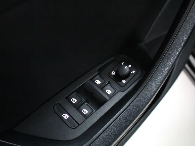 Škoda Kodiaq 1.5 TSI Business Edition DSG 7-Persoons Navigatie | Parkeercamera | 18' Velgen | Trekhaak