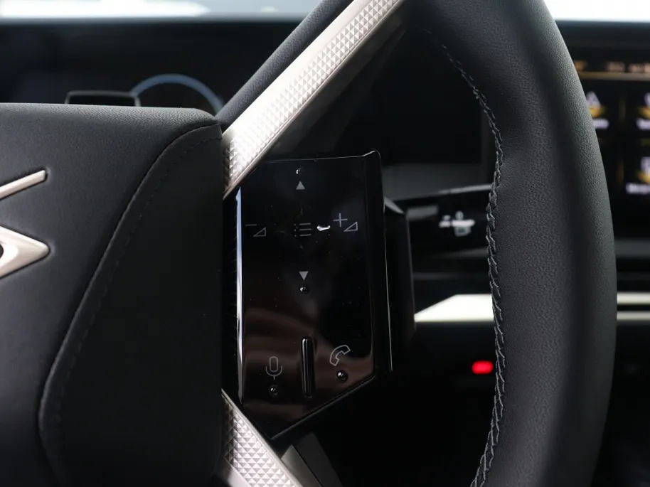 DS No 8 No 8 Pallas Black Edition 74 kWh | Pack Tech | 20'