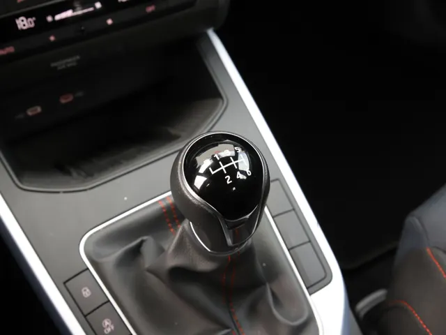 SEAT Arona 1.0 TSI FR 110 PK 110 PK | 6 Versnellingen | CRUISE | NAVI | PDC