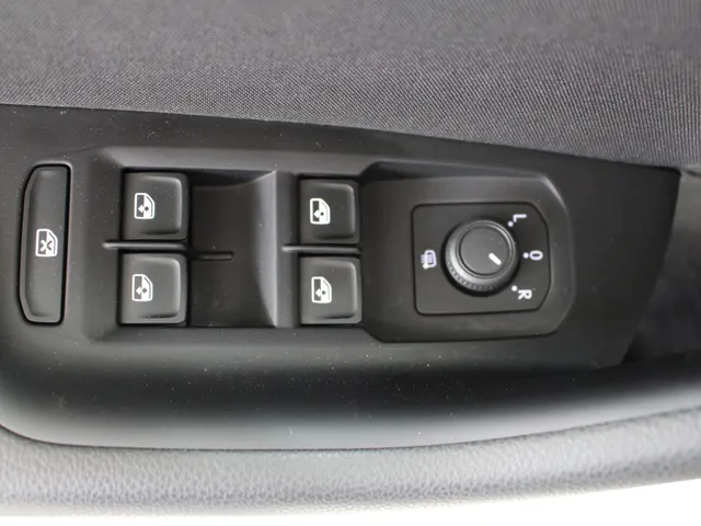 Volkswagen Passat Variant 1.5 TSI DSG Business | Navigatie | PDC + Camera | App Connect