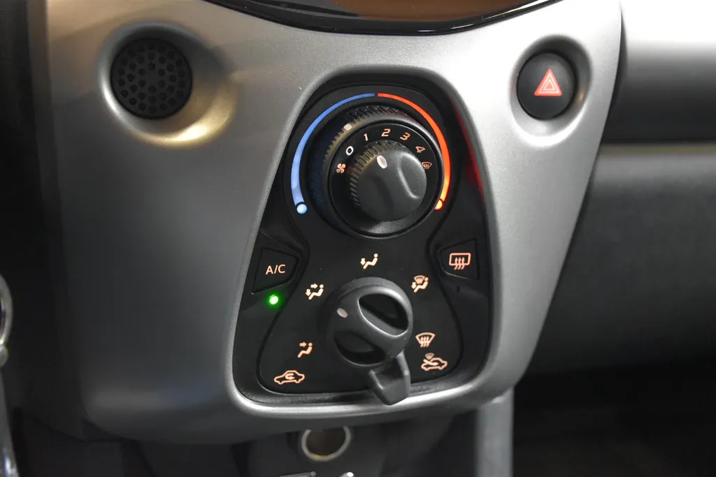 Toyota Aygo 1.0 VVT-i 69pk 5D x-play Cruise 24.000KM!