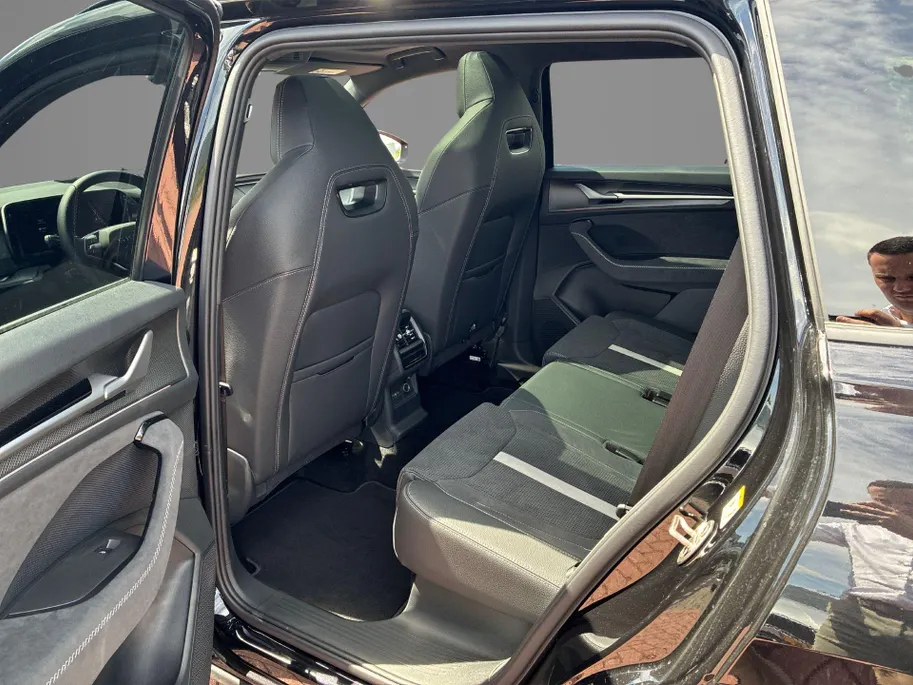 Škoda Kodiaq 1.5 TSI PHEV Sportline Business | Comfort Pakket | 20 inch velgen Rila, zwart | Parkeer Pakket | Trekhaak wegklapbaar | panoramisch schuif-/kanteldak |