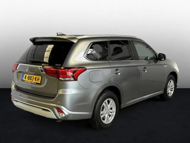 Mitsubishi Outlander 2.4 PHEV Pure + Carplay
