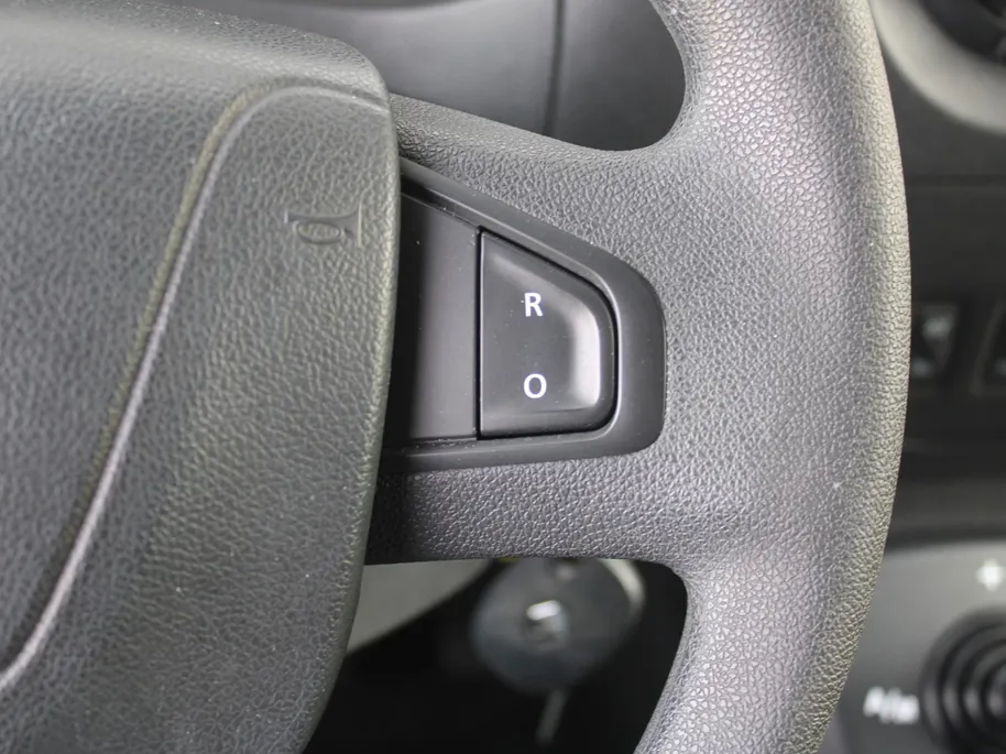 Renault Master T33 2.3 dCi L2H2 Stop & Start | Automaat | Trekhaak | Camera | Airco | Navi | Cruise | 16' LM | PDC | Licht-/regensensor | Volledig betimmerd |