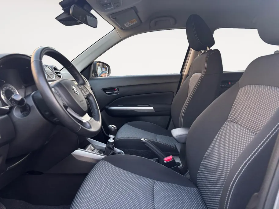 Suzuki Vitara 1.4 Boosterjet Comfort Smart Hybrid | Garantie t/m 2033 ! | Dodehoek detectie | Achteruitrijcamera | Stoelverwarming |