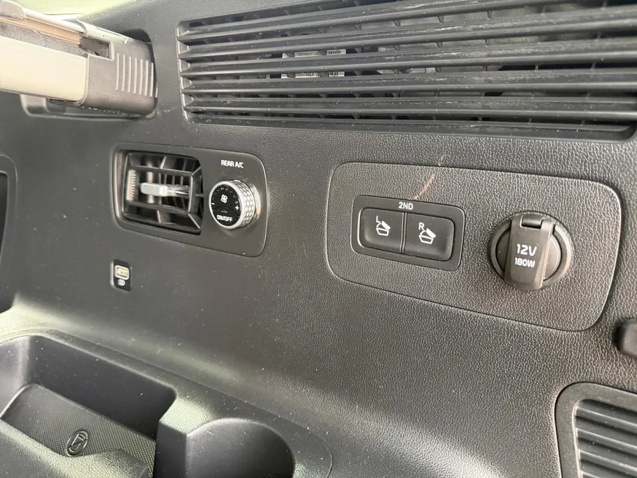 Kia Sorento 1.6 T-GDI Plug-in Hybrid 4WD ExecutiveLine 7 pers Meest luxe uitvoering | Zeer nette auto | Open dak | Lederen bekleding | 360 graden camera | Navigatie | Apple CarPlay & Android Auto |