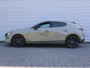 Mazda 3 2.0 e-SkyActiv-X M Hybrid 186 Homura | Stoelverwarming | Camera | Dodehoek detectie | HUD | 18' LM | LED | Cruise adapt. |