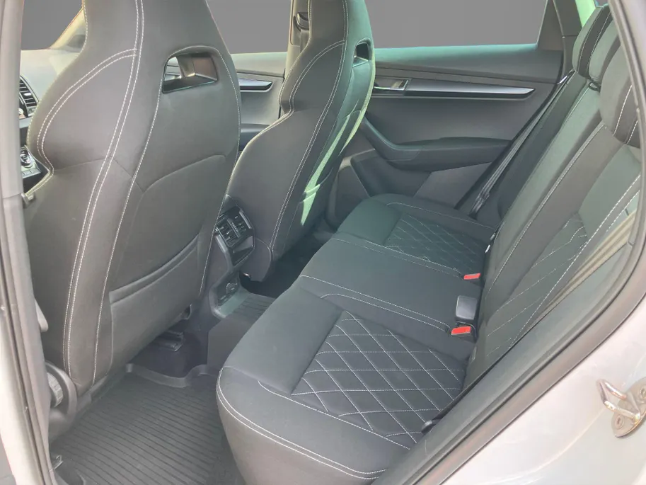Škoda Karoq 1.5TSI/150PK ACT Sportline Business · Trekhaak · Camera · Stoelverwarming · Apple/Android Car Play · Navigatie ·