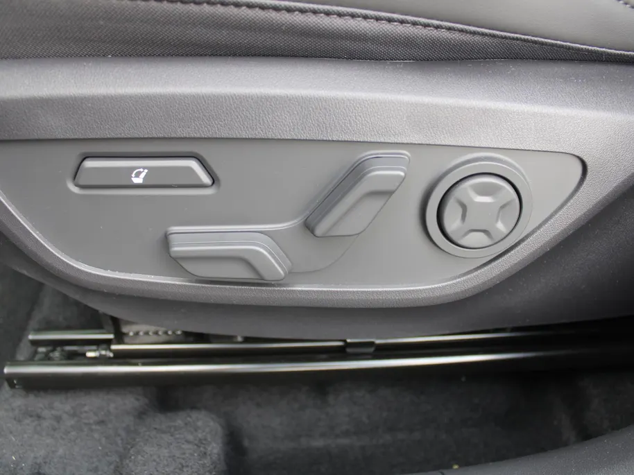 Kia Seltos 1.6 T-GDi DCT7 X-Line Demo Edition | Stuur-/stoelverwarming + ventilatie | 360 Camera | Leer | Elek. stoelverstelling | Telefoonlader | LED | 19' LM |