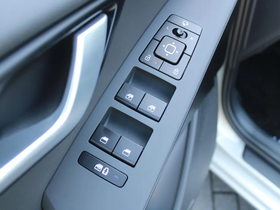 Kia Niro 1.6 GDi Hybrid DynamicPlusLine | Stuur-/stoelverwarming | Schuifdak | Elek. stoelverstelling + achterklep | Dodehoekdetectie | Camera | Telefoonlader | HK audio | LED |