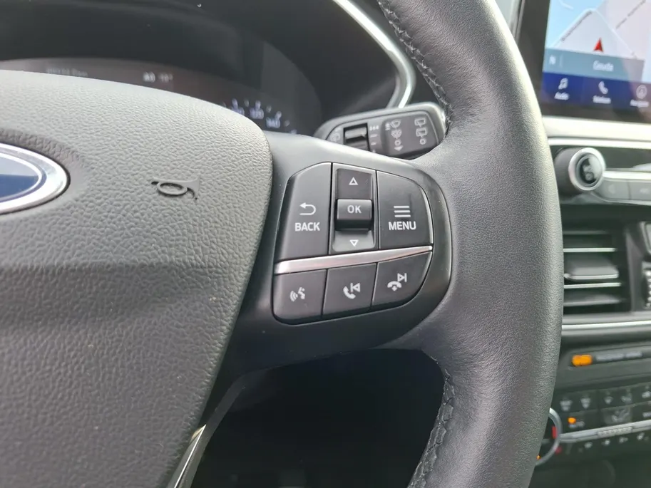 Ford Kuga 1.5 EcoBoost Titanium | Dealeronderhouden | Stoel- stuur en voorruitverwarming | Trekhaak | 1600kg trekgewicht | Navigatie