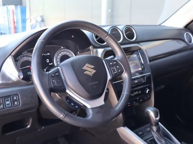 Suzuki Vitara 1.5 Hybrid Style | Carplay | All Seasons | Leder