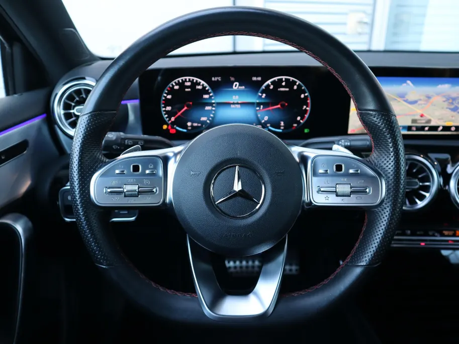 Mercedes-Benz A-Klasse 180 Business Solution AMG l Nightpakket l Achteruitrij camera l AMG Line l Ambiente lichtpakket