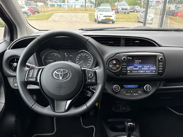 Toyota Yaris 1.5 Hybrid Dynamic | All Seasons | Stoelverwarming