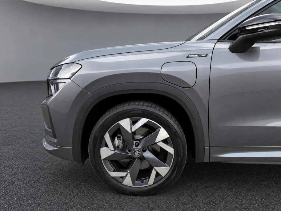 Škoda Kodiaq 1.5 TSI 204pk DSG PHEV Sportline Business · Panoramadak · Wegklapbare Trekhaak · Camera · Elek. Voorstoel · P-Sensoren · 19'' Inch · Garantie t/m 29-06-2030 of 100.000km