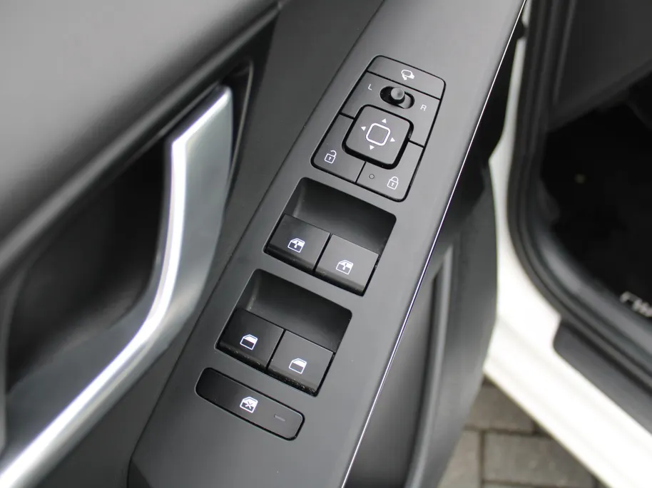Kia Niro EV Edition 64.8 kWh | Stuur-/stoelverwarming | Camera | Cruise adapt. | Navi | 17' LM | Clima |