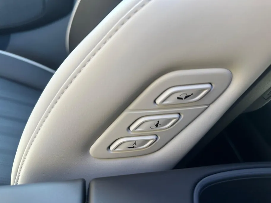 Kia EV9 GT-line AWD 99,8 kwh 7 zits | 385 PK | Geventileerde/verwarmde stoelen | Wireless Carplay & Android auto | 2.500 kg trekgewicht | Meridian | Fabrieksgarantie t/m 19-6-2033 +3x 1 jaar*  | NAP