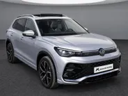 Volkswagen Tiguan 1.5eHybrid 272PK R-Line · Panoramadak · Trekhaak · Camera · Apple/Android Car Play · Garantie t/m 26-06-2030 of 100000km.