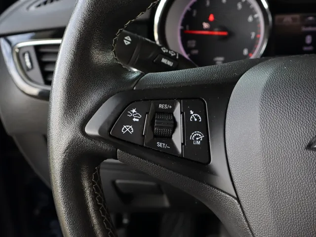 Opel Astra Sports Tourer 1.2 Design & Tech | Camera