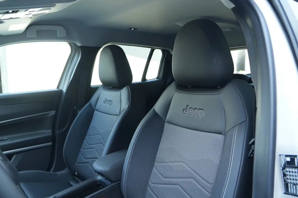Jeep Avenger 1.2 e-Hybrid Summit | Navi | JBL | Camera | Winter | 18'