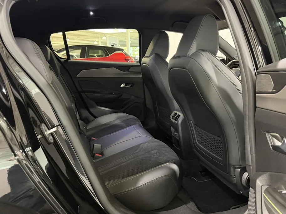 Peugeot 308 130PK PureTech GT Pack Business Automaat | Focal Audio | 360 Camera | Climate Control | Digital Cockpit | Navi | Apple CarPlay/Android Auto | Adaptive Cruise Control | Lichtmetalen Velgen | Licht & Regen Sensor |