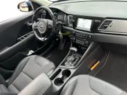 Kia Niro 1.6 GDi Hybrid DynamicLine | Trekhaak Vast + 13-Polige Stekker | All-Seasonbanden | Apple Carplay / Android Auto | Navigatiesysteem | Parkeersensoren + Camera Achter | Cruise Control | Rijstrooksensor + Correctie