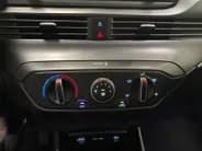 Hyundai i20 1.2 COMFORT | APPLE CARPLAY | CAMERA | 4 SEIZOENBANDEN | NL-AUTO |