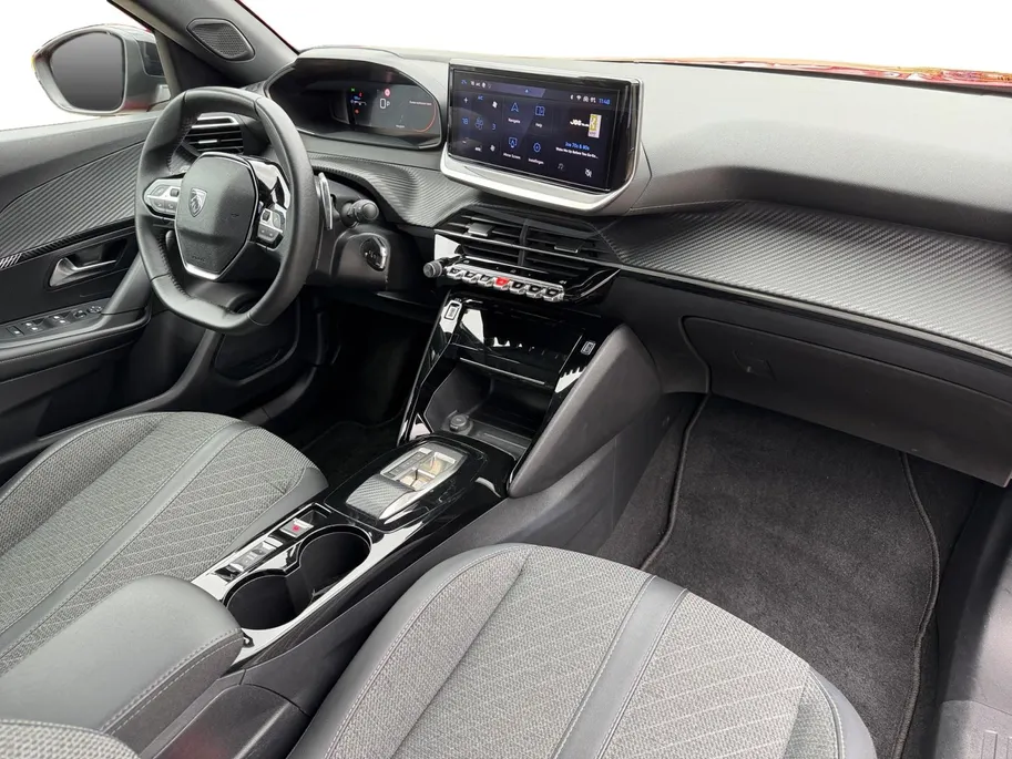 Peugeot 2008 1.2 PureTech 130 Allure | Automaat | Parkeersensoren voor en achter | Acteruitrijcamera | Apple carplay & Android auto | Cruise control | Navigatie | Trekhaak | Bovag garantie |