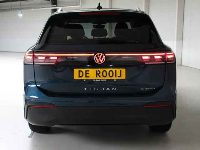 Volkswagen Tiguan 1.5 eHybrid Life Energy Navigatie | Trekhaak | 18' Velgen | 360 Camera | Stoelverwarming