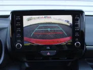 Toyota Yaris 1.5 Hybrid Launch Edition | 17' LM | Clima | Cruise adapt.| PDC V+A | Camera | HUD | Keyless | Navi | 1e eigenaar |