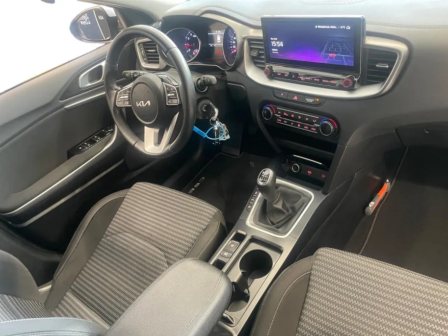 Kia Ceed Sportswagon 1.5 T-GDi DynamicLine | Cruise Control | Climate Control | Camera | Navigatie | LM Velgen | Trekhaak |
