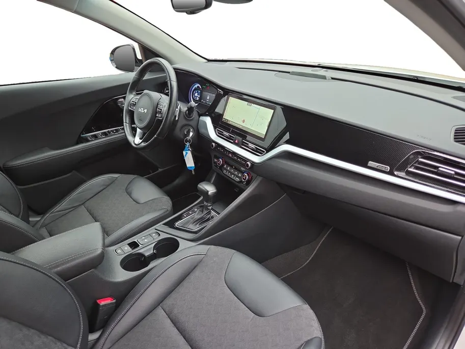 Kia Niro 1.6i PHEV DynamicPlusLine Automaat | Climate & (adaptieve) cruise control | Stoelverwarming | SOH 99,9% | Dodehoek Detectie | Carplay & Android Auto | Camera | Navigatie | 12 Maanden BOVAG Garantie | NAP