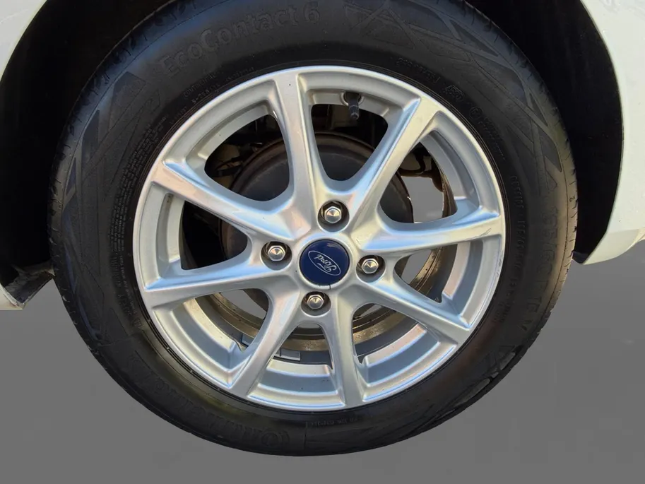 Ford Fiesta 1.0 EcoBoost Titanium | 1e Eigenaar | NL-Auto | Trekhaak | Climate Control | Parkeersensoren | Cruise Control | Lichtmetalen velgen |